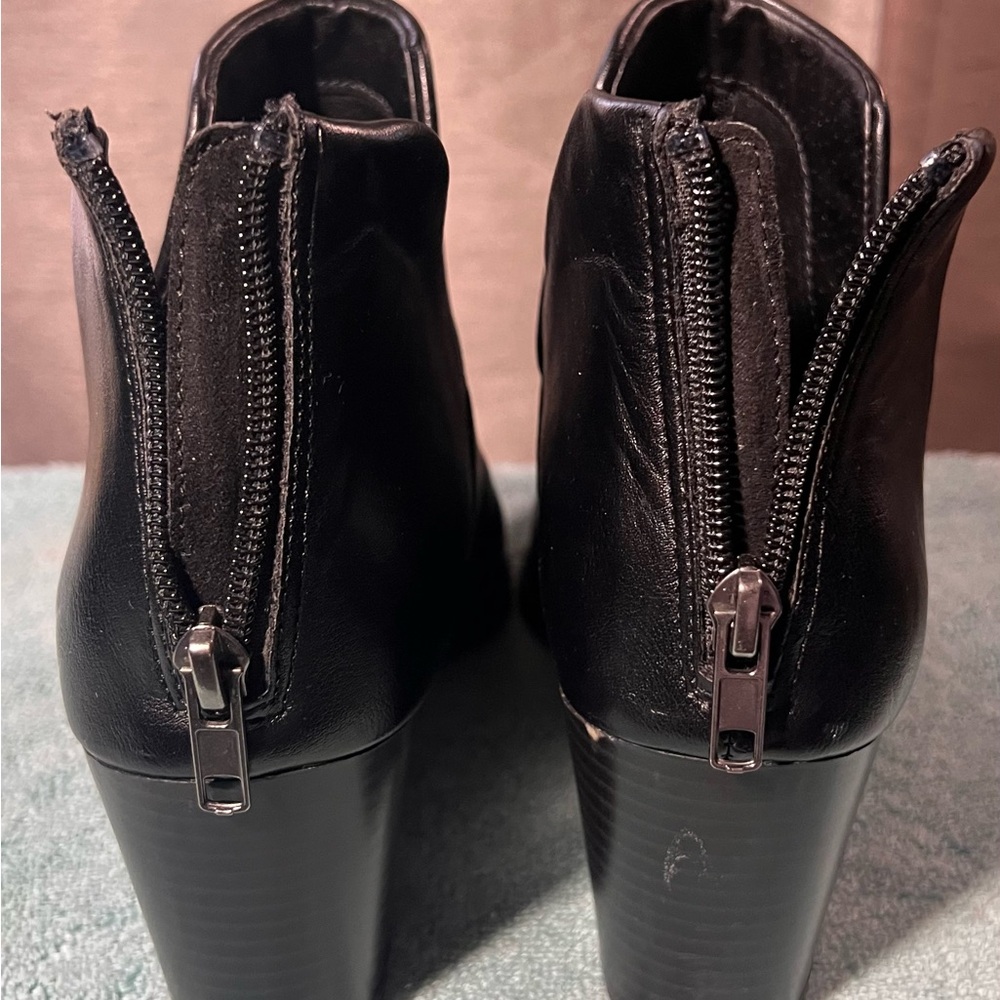 Sun + Stone Black faux Leather Upper Ankle Booties Size 8 1/2 - Picture 7 of 9